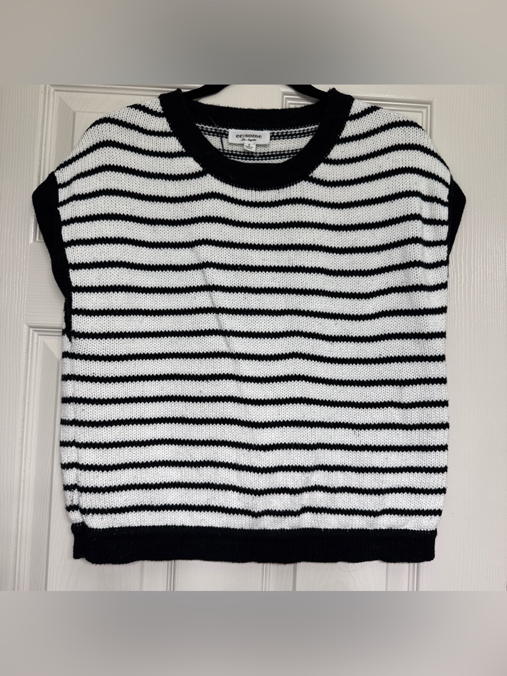 Striped Knit Sleeveless Sweater Top - Black & White